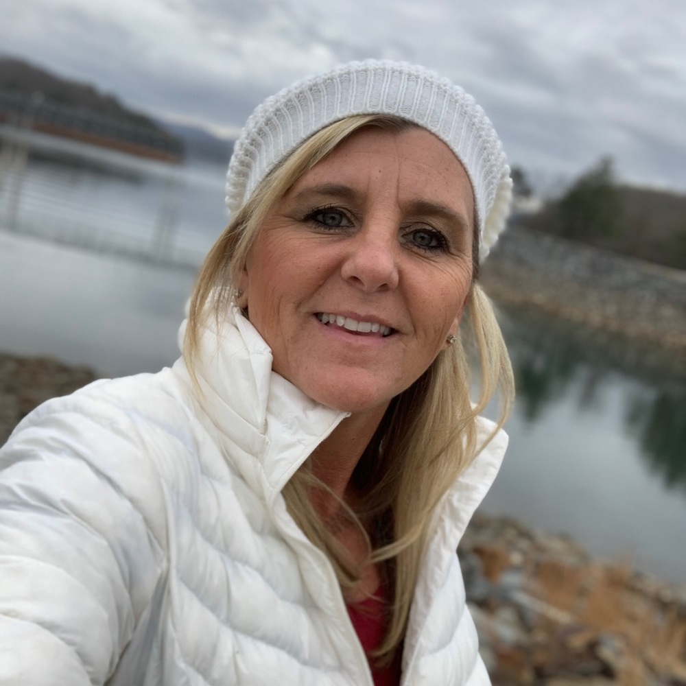 Meet your Posher, Laurie!